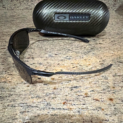 Oakley Carbon Blade Shield Wrap Lightweight Sunglasses Black Frame/Black Lens