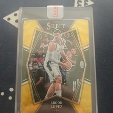 Brook Lopez 2021-22 NBA Select Basketball Card - New