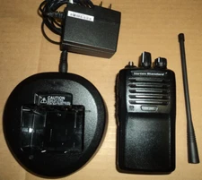 Vertex Standard VX-261 Two-Way Radio UHF 450 - 512 MHz VX-261-G7-5 Motorola 100%