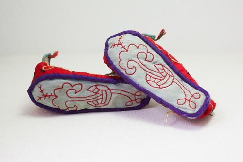 Pair of Antique Chinese Handmade Embroidered Tiger Head baby Shoes / SS903 - Picture 6 of 6