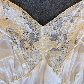 Vintage Seamprufe Ivory Rayon Lace Trim Full Slip Dress Size 32 Average Mid-Cen