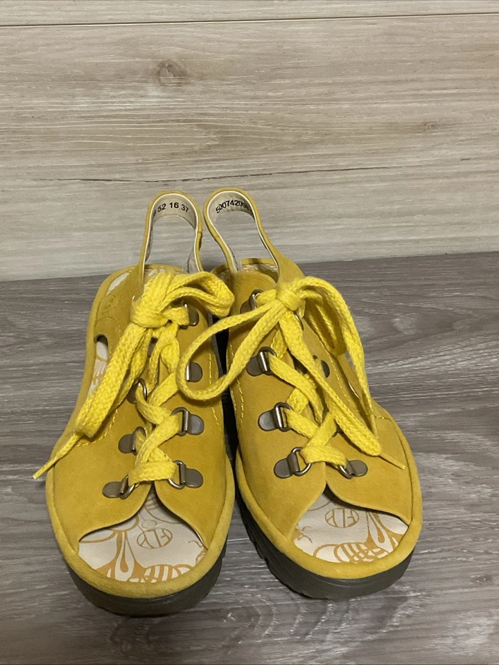 Sandalias de cuña Fly London Ylfa para mujer de gamuza amarilla mostaza con cordones talla 37 6,5-7 Foto 4 de 4