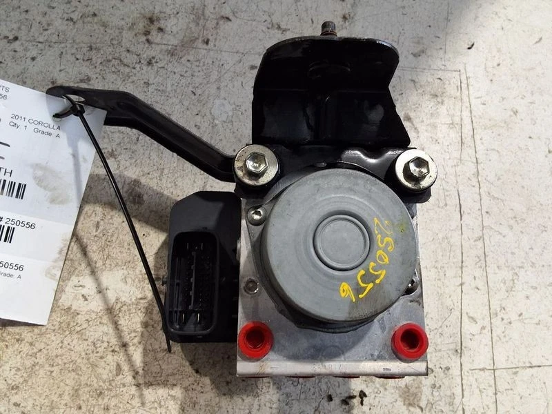 2011 Toyota Corolla 1.8L Abs Pump Anti Lock Brake Actuator & Pump Assembly OEM Foto 3 de 4