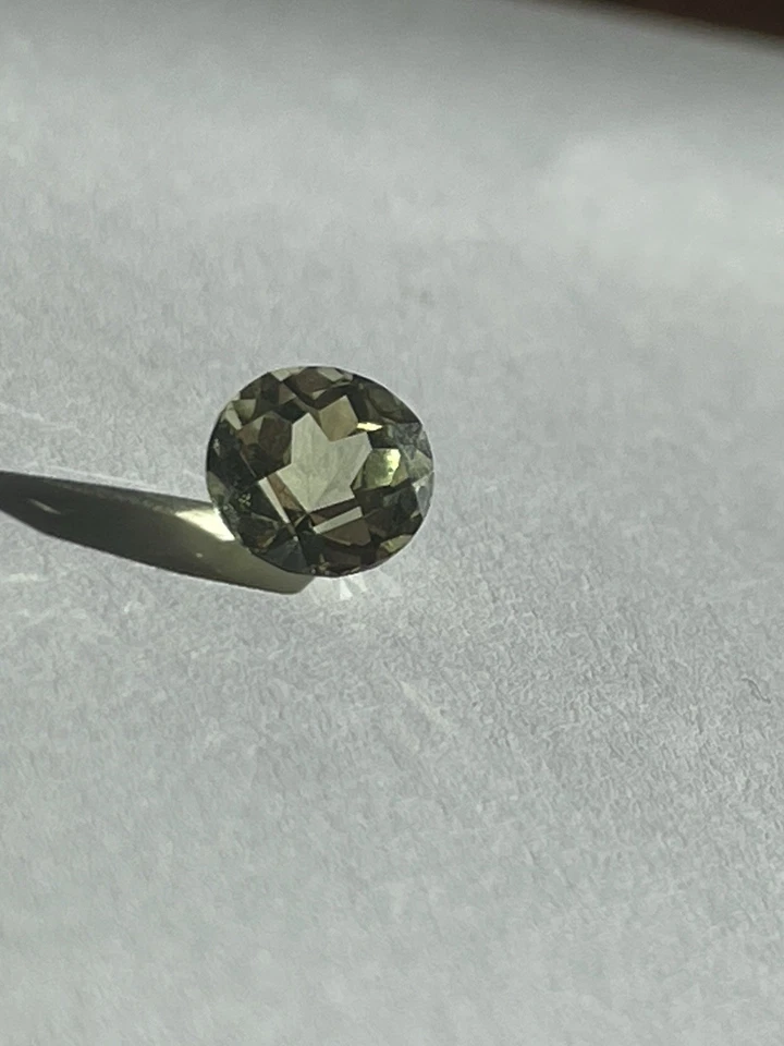 Granate grueso corte tablero de ajedrez redondo verde 1,4 quilates, 6,3 mm Foto 2 de 4