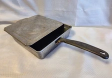 Vintage Mirro Aluminum Cake Pan 8x8x2*Sliding Lid Cover*Rare 5124M w/Handle