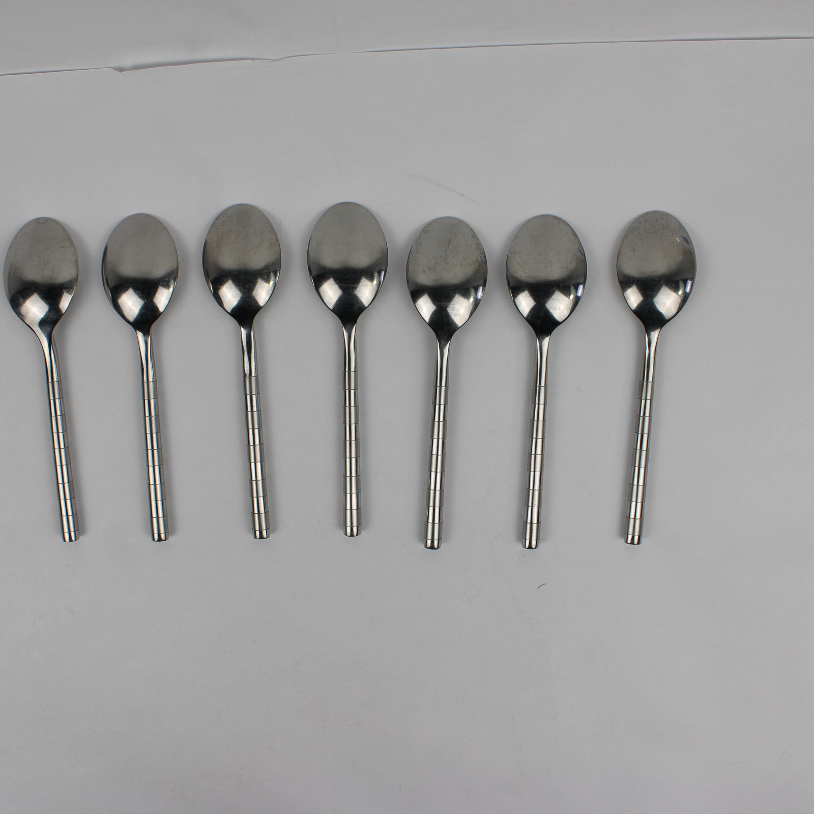 Lot of 7 Cambridge 18/10 Stainless Glossy Satin Teaspoons Leigh-Sand Pattern