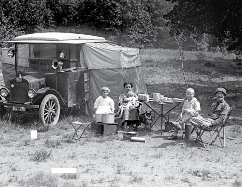 1923 Rodzinny samochód wakacyjny Camping Vintage Stare zdjęcie 8,5" x 11" Przedruk - Zdjęcie 1 z 1