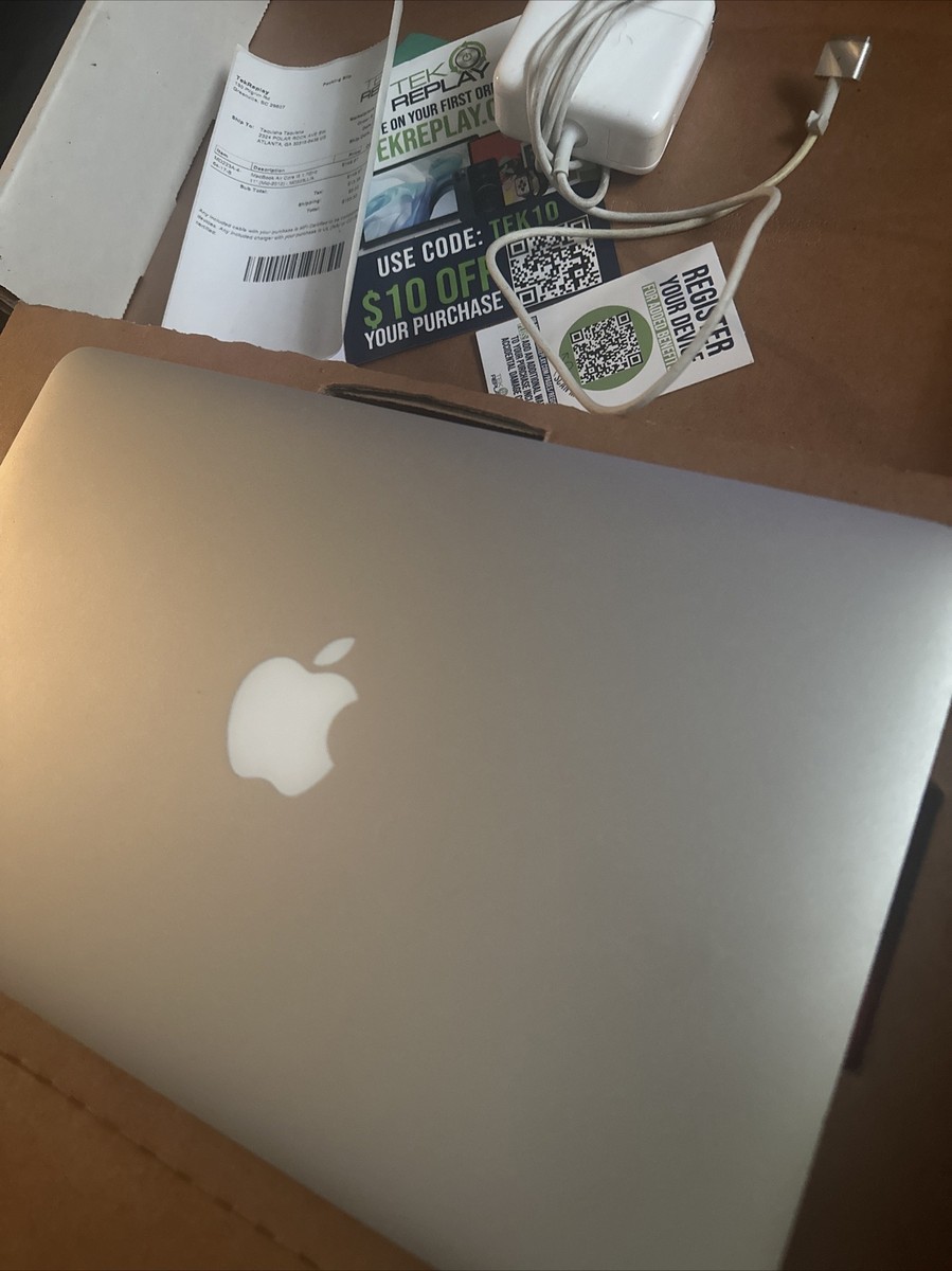 Apple MacBook Air 2012シルバー 黒カバー付き MacBook Air 11.6inch, Mid 2012 1.7GHz Intel Core i5 - 4GB