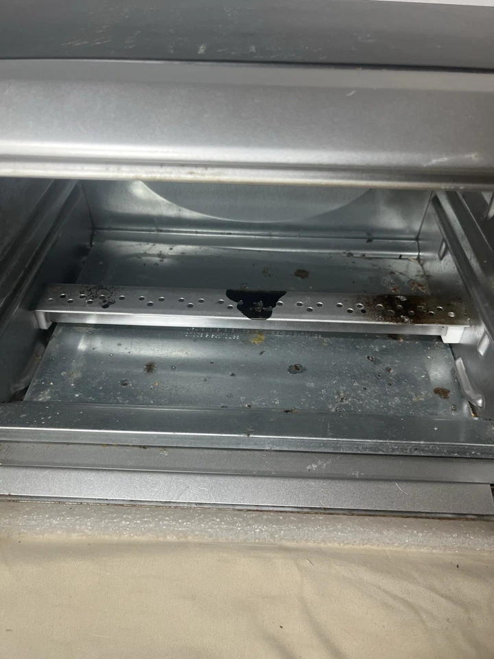 Black & Decker TRO480BS 4-Slice Countertop Toast-R-Oven – Tested Works - Image 3 of 4