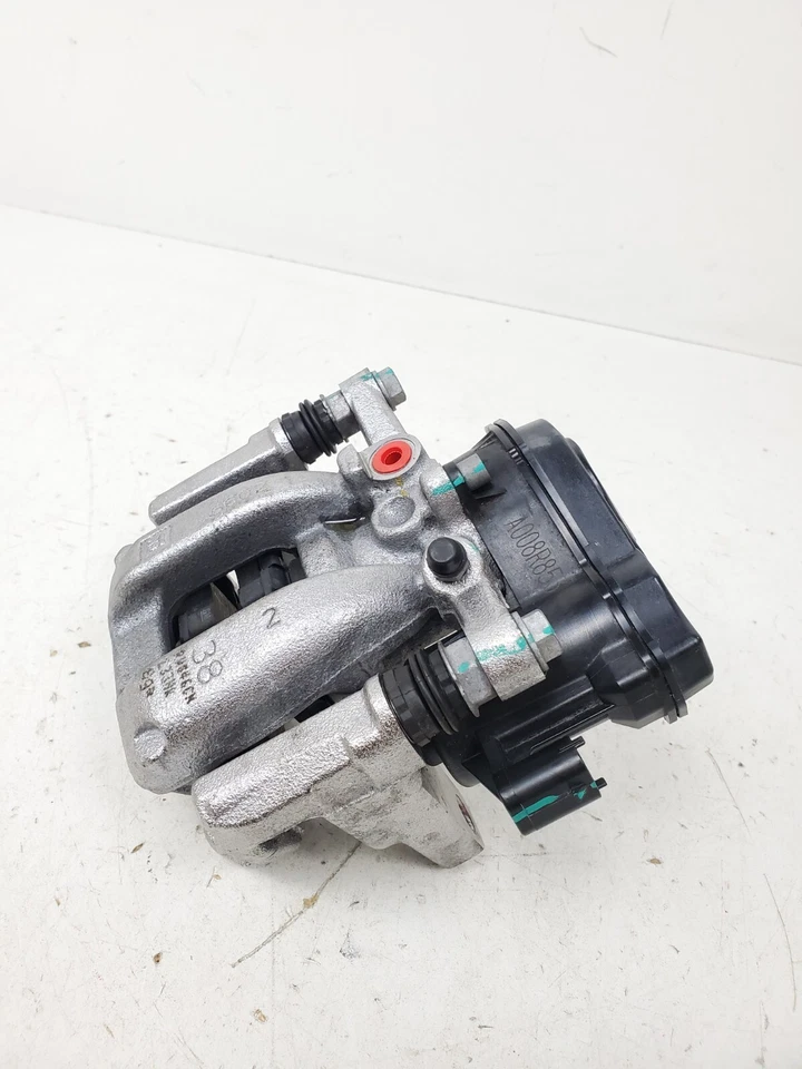 PINZA DE FRENO TRASERA DERECHA DEL LADO DEL PASAJERO CHEVROLET TRAX 1.2T 2024-2025 OEM  Foto 3 de 4