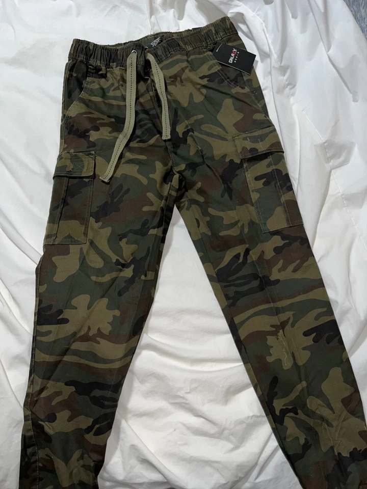 Pantalones cargo con cordón de camuflaje para hombre Foto 2 de 2