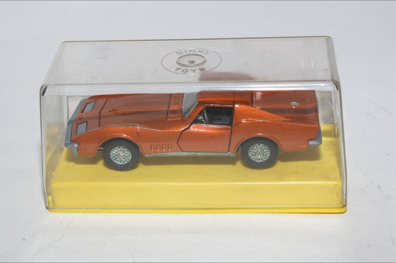 Dinky 221, Corvette Stingray - Free Price Guide & Review