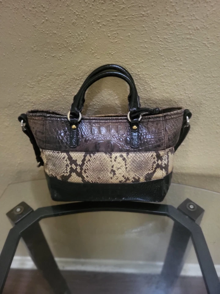 Bolso Bandolera Brahmin Vintage Negro y Marrón Mediano y Bolso Bandolera de Cuero. El estado está en muy buen estado Foto 3 de 4