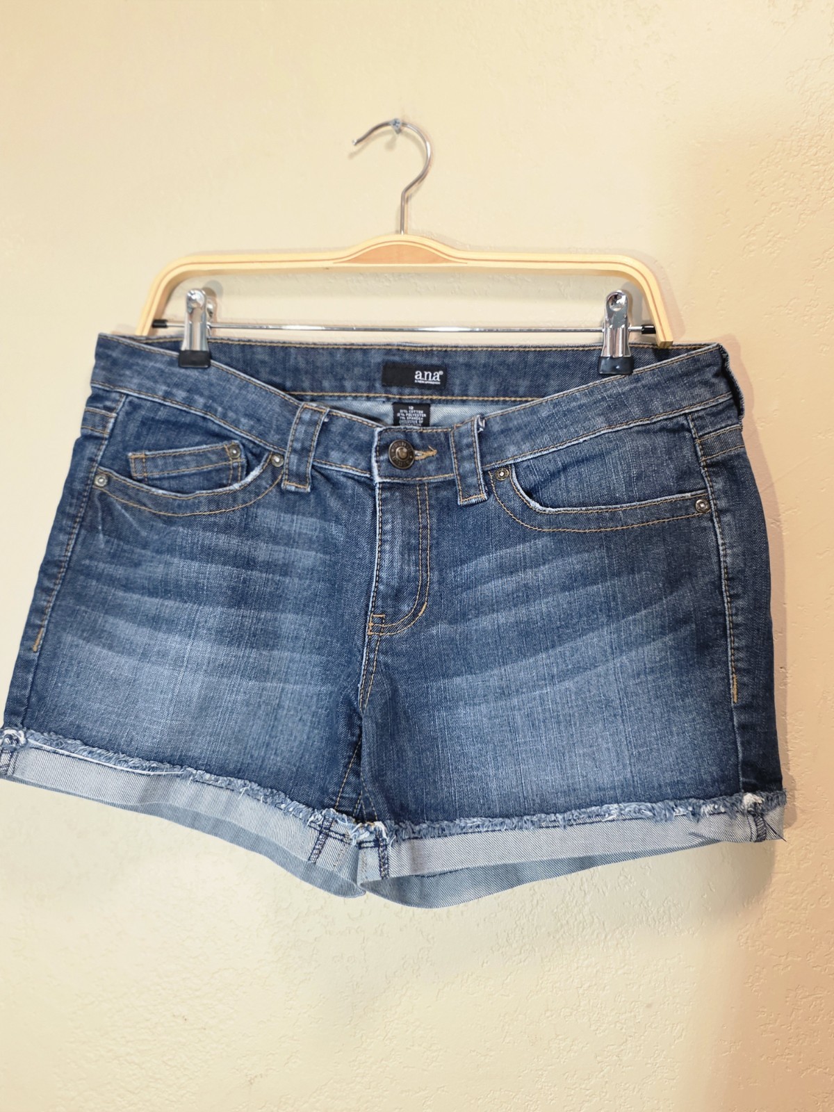 a.n.a Blue Denim Shorts Women's Size 12 Mid Rise Cuffed Stretch Pockets 3