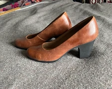 Comfortiva Amora Leather Pump Pillow Top Comfort Dress Shoes Congac Sz 10 WIDE