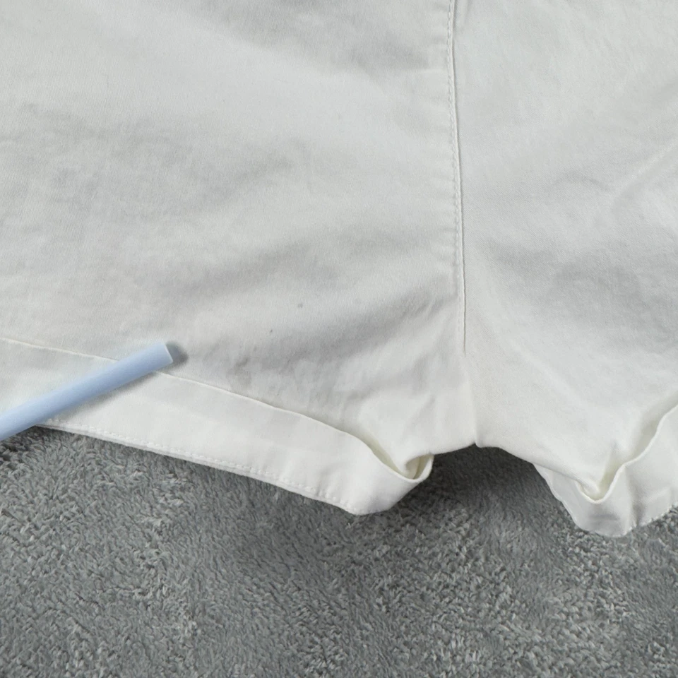 Old Navy Womens White Chino Shorts Size 6 Cotton Flat Front Regular Fit - Image 2 of 4