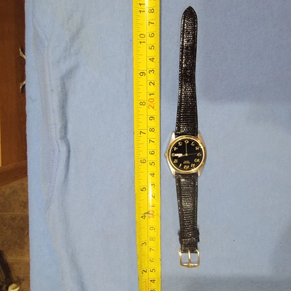 ⌚ Timeless Pulsar V533-8C70 – Black Dial Day-Date Elegance! - image 2 of 4