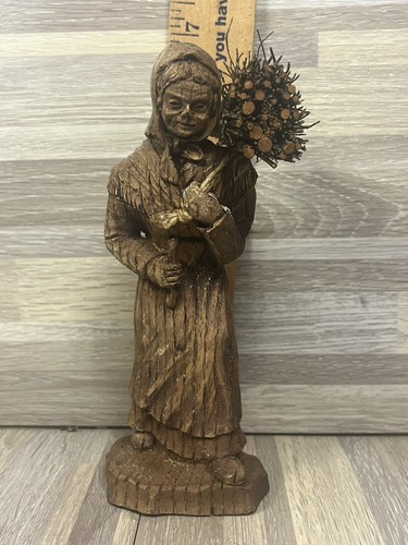 VINTAGE 9" Schwarzwald Deutschland Frau sammelt Feuer Holzschnitzerei Volkskunst - Bild 1 von 4