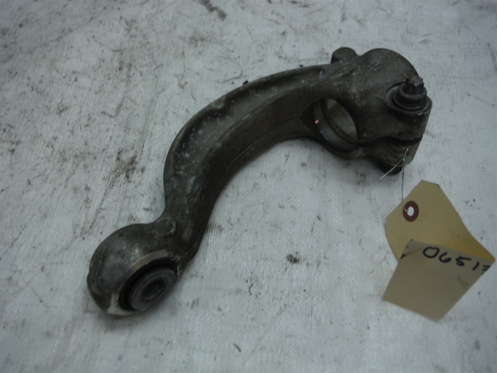 2014-2015 MASERATI GHIBLI PASSENGER RIGHT LOWER STRUT SHOCK MOUNT OEM 065138800