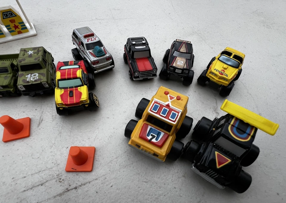 Vintage Lot of 14 Military Tank Trucks Micro Machines Monster Trucks Diecast Toy - Image 2 of 4