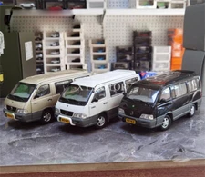 1/24 Benz MB100 MPV Istana Diecast Model Car Gifts Display Black/White/Champagne