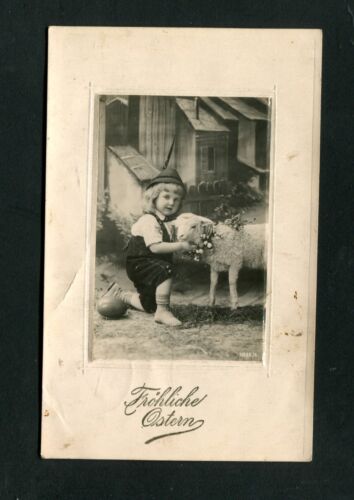Kind mit Osterlamm -  Um 1915    (p812) - Bild 1 von 1