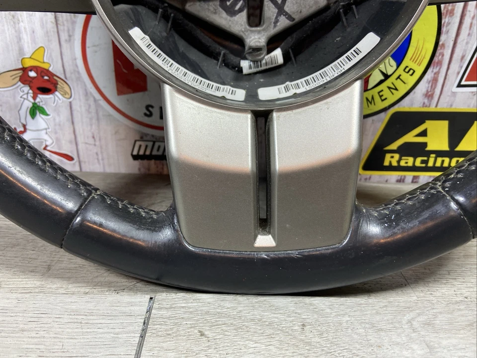 吉普 JK 牧马人 原始设备制造商 硬岩 黑色皮革方向盘 2011 - 2017 117097 — 第 4/4 张图片