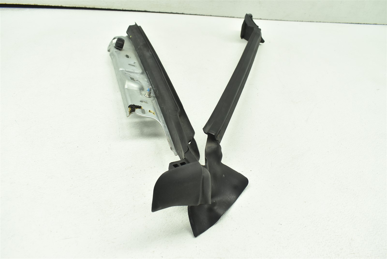 2010 Ferrari California Left Quarter Glass Molding Trim LH 