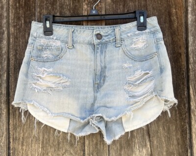 American Eagle Women's Light Wash Distressed Denim Jean