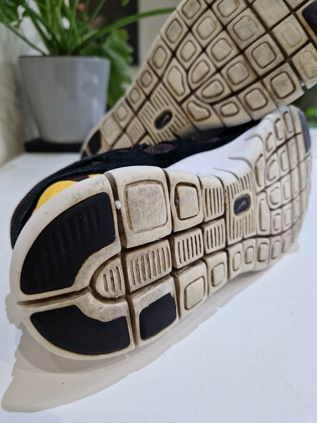 NIKE FREE RUN 2 TRAINERS. MENS SIZE 10 UK. BLACK/BRN/YELL/WHT eBay