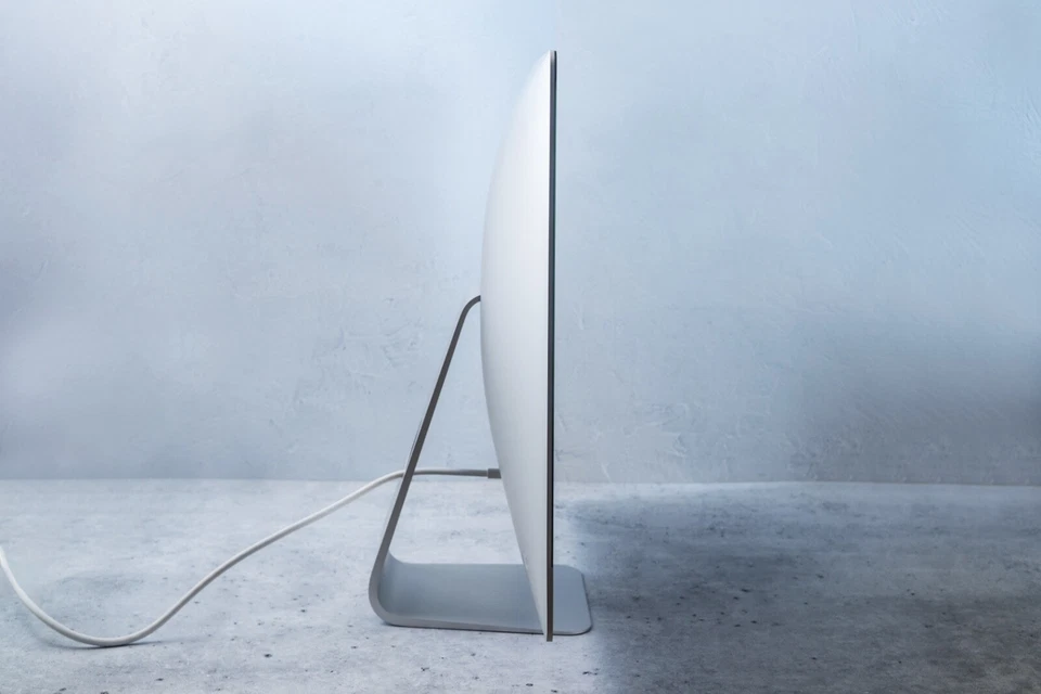 Apple iMac 27"  4.2 ghz Intel i7 Quad-Core 1TB SSD 64Gb RAM Radeon Pro 580 8 GB - Image 3 of 4