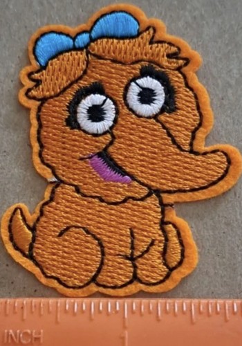 Sesame Street Alice Snuffleupagus embroidered Iron on patch - 第 2/2 張圖片