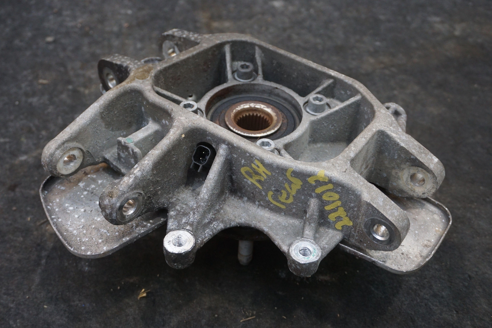 Rear Right Spindle Knuckle 8D33-5A970-AB 4G43-2B663-AD Aston Martin DB9 04-12