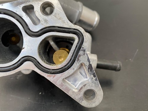KIA STONIC GDI 1L PETROL ENGINE ALUMINIUM THERMOSTAT AND HOUSING TEMP SENSOR - Picture 8 of 12