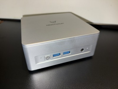 MINISFORUM UM870 Slim Mini PC AMD Ryzen 7 8745H Radeon 780M