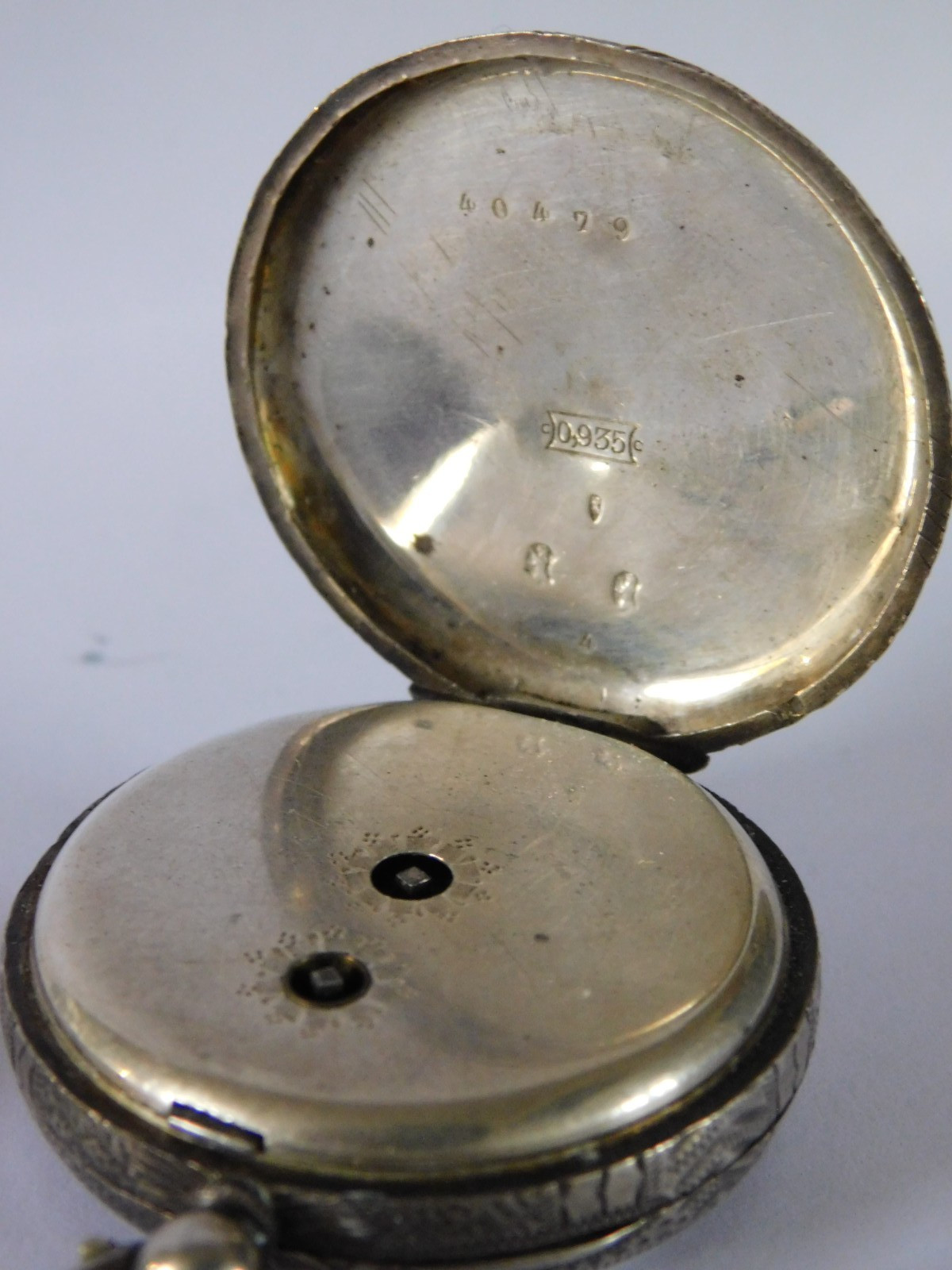 ANTIQUE SOLID SILVER PATTERNED CASE POCKET WATCH - image 7
