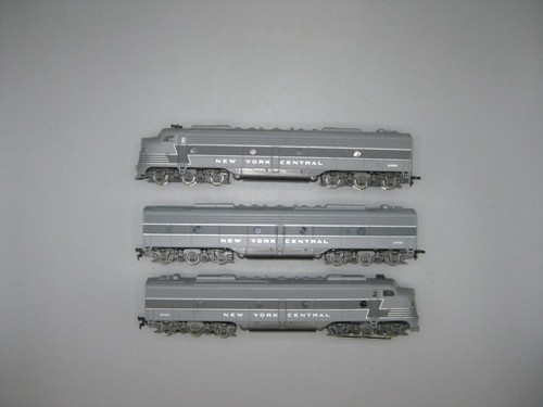 Rivarossi für Märklin HO modifiziert 1925 + 6118 Br EMD E8 A+B+A NYC, DCC #d933 | Zustand: Als Ersatzteil / defekt