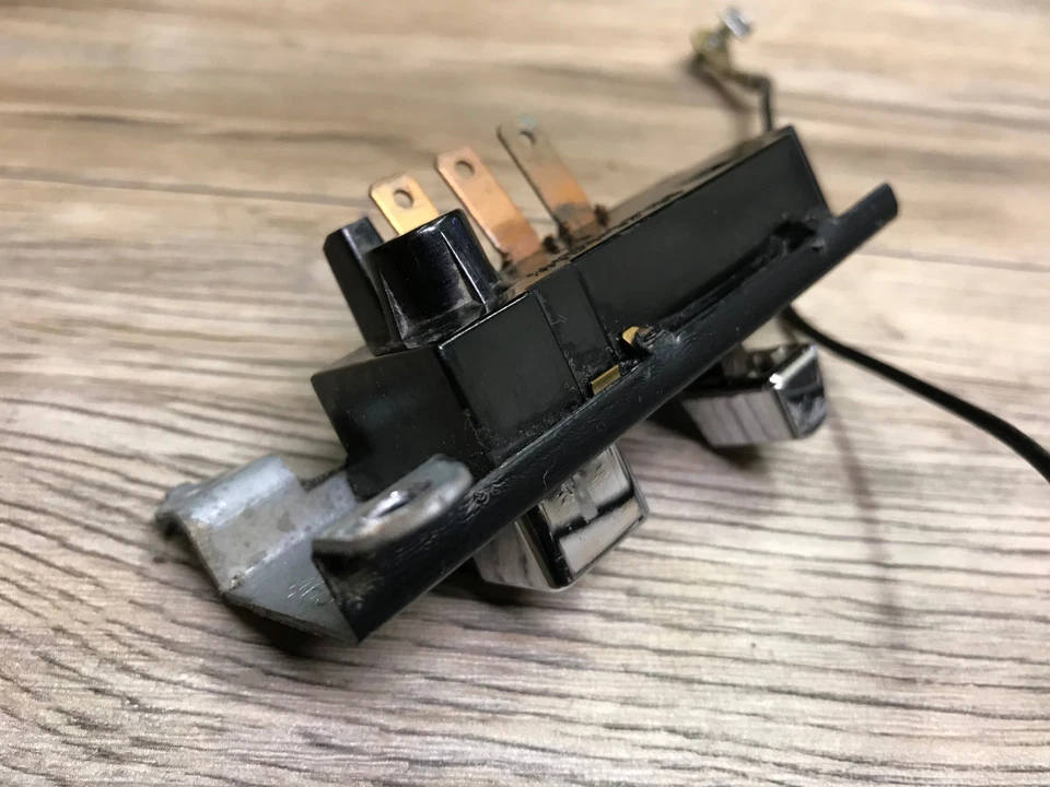 1969 1970 CHEVROLET IMPALA SS CAPRICE USED GM WINDSHIELD WIPER & WASH SWITCH - Image 2 of 2