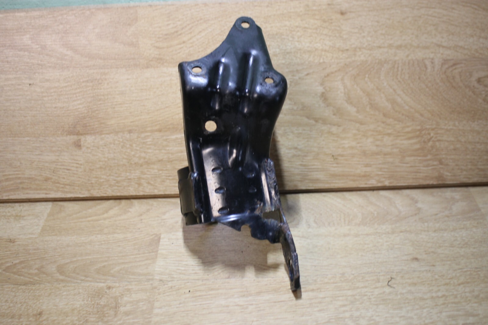 AUDI A4 B5 FUEL FILTER HOLDER HOUSING MOUNT BRACKET 8D0127224D eBay