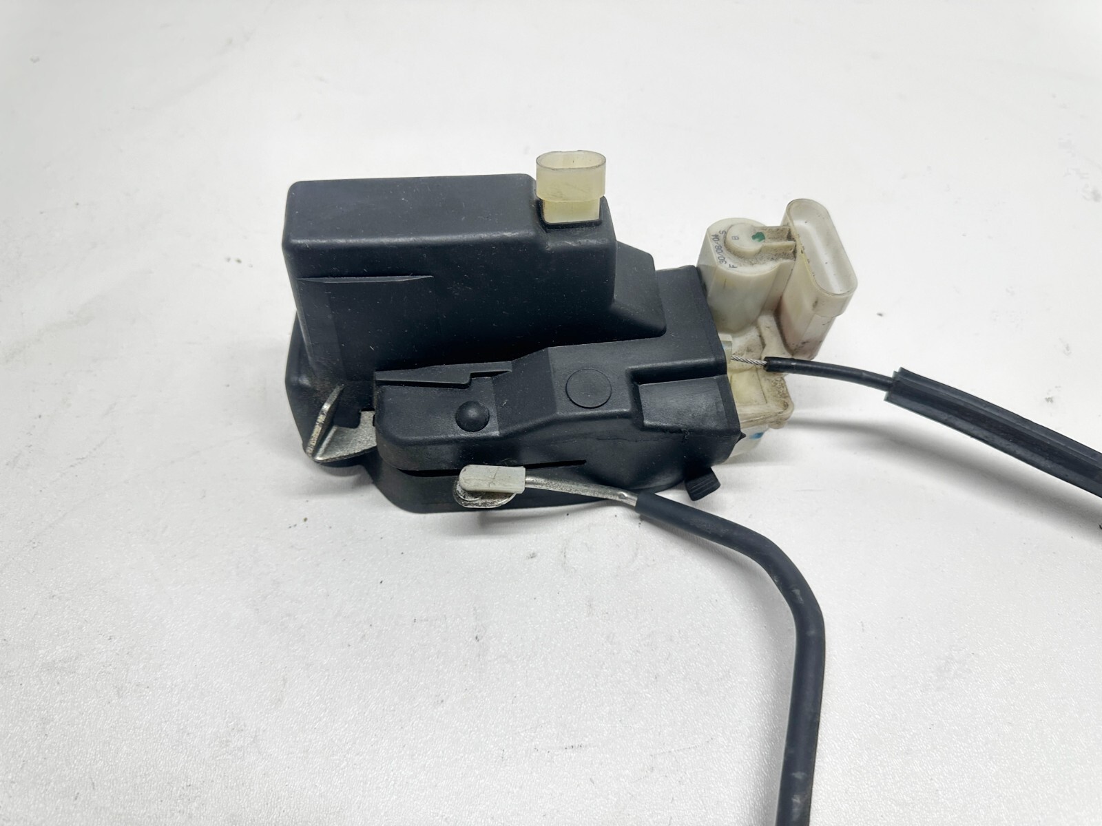 P40434 2003-2008 Maserati Quattroporte M139 Rear Door Lock Latch Actuator RH OEM