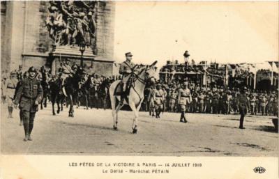 Old postcard Paris Les fetes de la Victoire. Le Defile. Marshal PETAIN (562802)