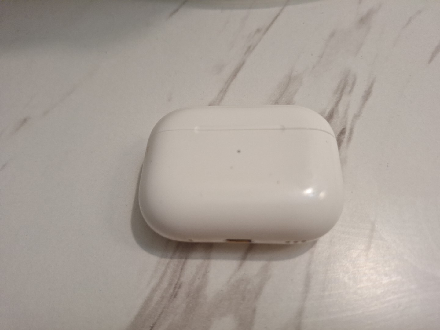 Apple AirPods Pro 2 with MagSafe USB-C Wireless Charging Case-image