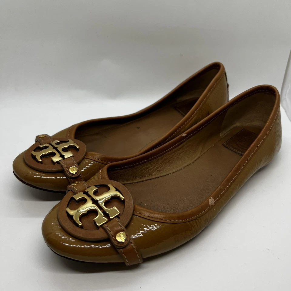 Sapatos femininos Tory Burch tamanho 8.5 marrom couro envernizado sapatilhas de balé tom dourado - Imagem 2 de 4