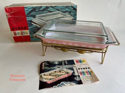 VINTAGE PYREX GAIETY ROSA GÄNSEBLÜMCHEN KASSEROLLE DECKEL & SPEISENWÄRMER VERPACKT O798