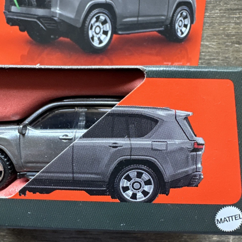 Piezas móviles Matchbox 2022 Lexus LX Foto 4 de 4