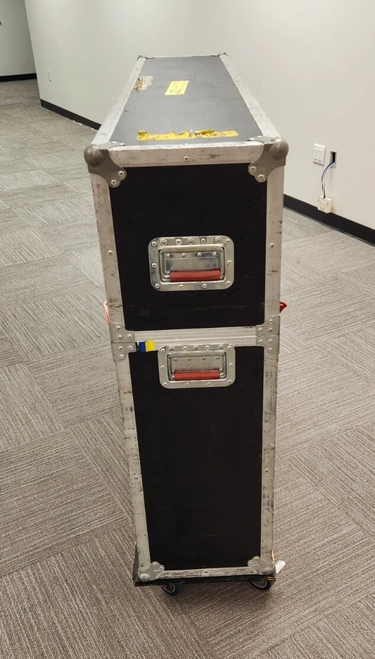 Two (2) TV Rolling Flight Cases - Imagem 3 de 4