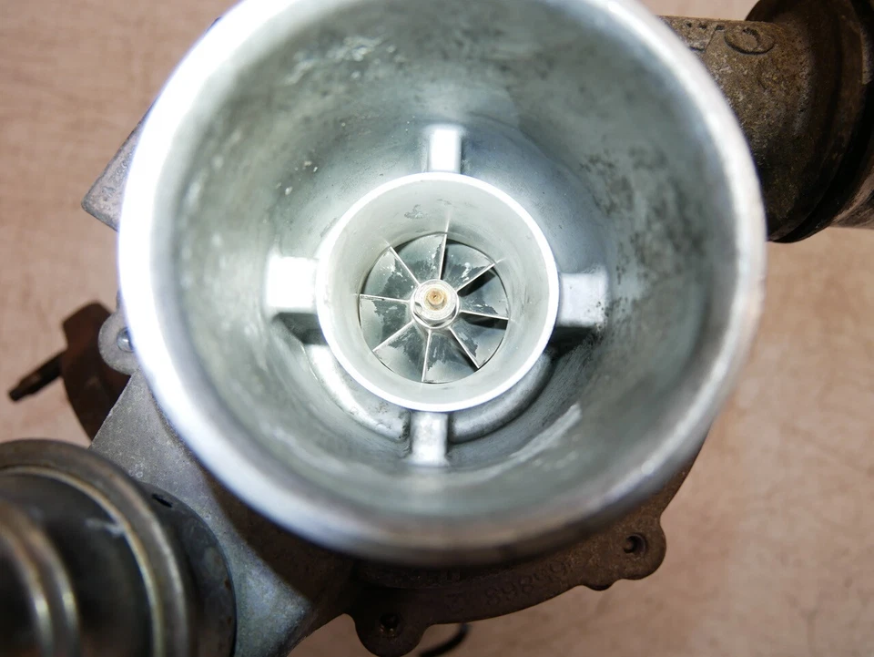 Turbocompresor para Volvo V40 525 2017 2,0 D2 D4204T8 120 HP Foto 3 de 4