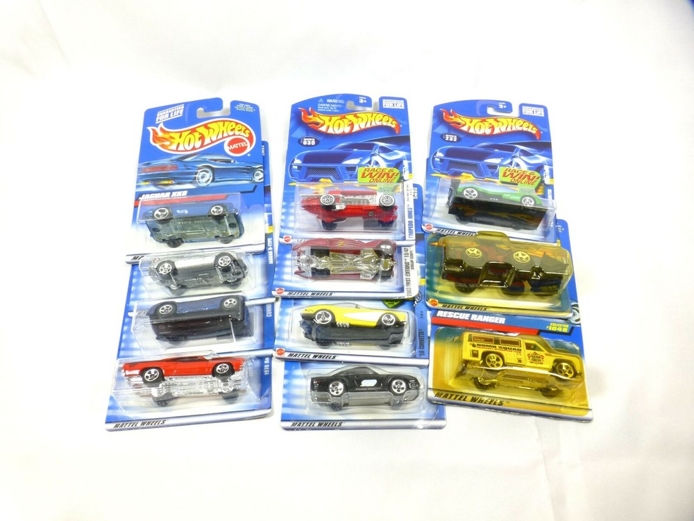 Mixed Lot of 11 1/64 Hot Wheels Cars [B]