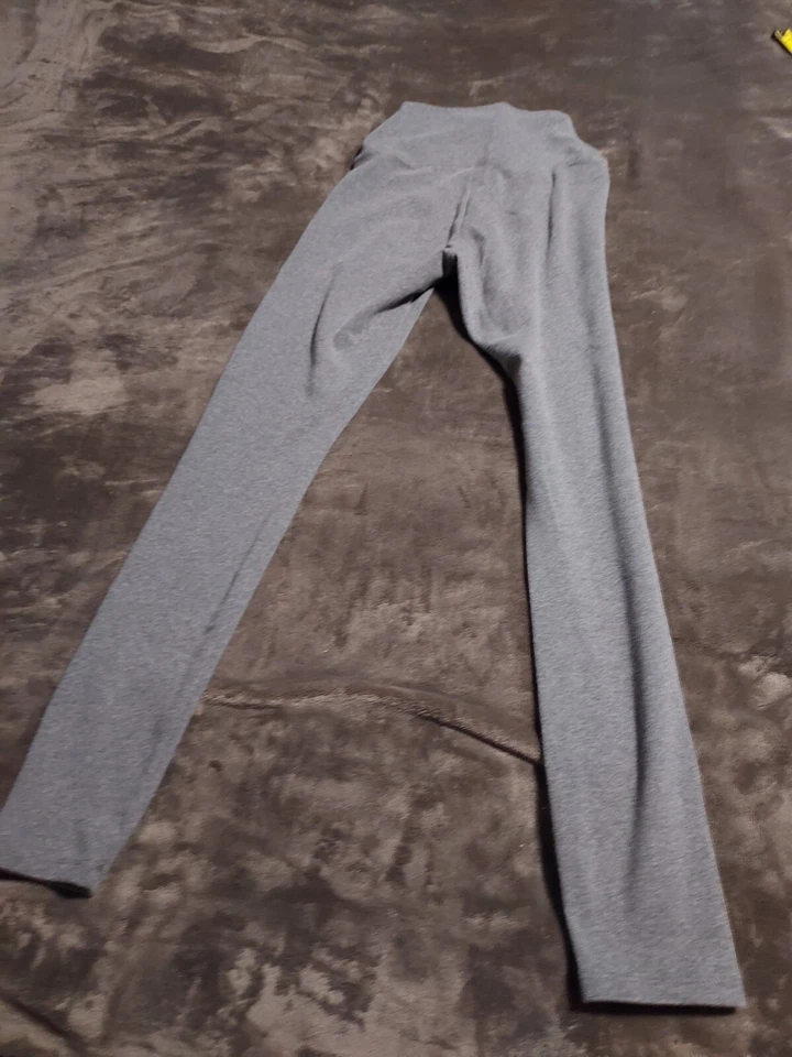 Simply Vera VeraWang- Gray- High Waisted- Leggings Size Small - Image 2 of 4