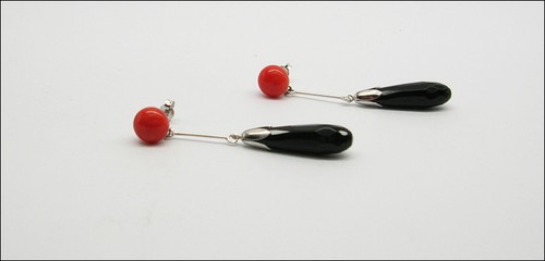 Pendientes de Oro Blanco 18KT Con Coral Rojo Y Pendante En Ónix Obht 041 - Imagen 2 de 3